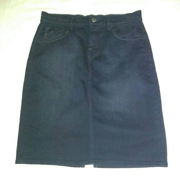 Old Navy Dresses & Skirts - Old Navy Dk Wash High Rise 5 Pocket Denim Skirt